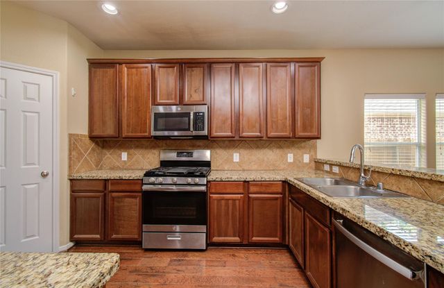 17607 Memorial Falls Drive, Tomball, TX 77375