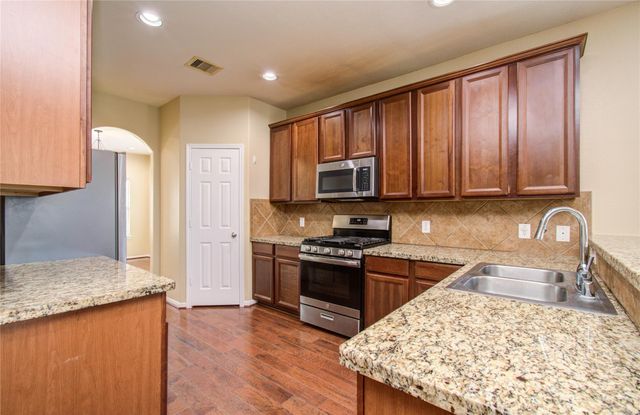 17607 Memorial Falls Drive, Tomball, TX 77375