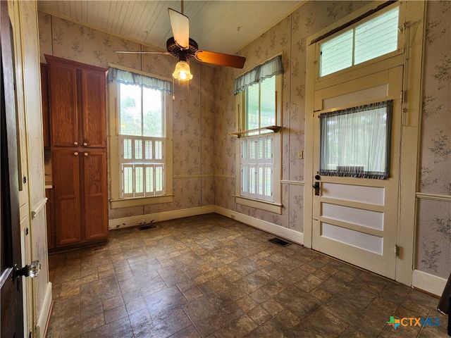 408 E Prairie Street, Cuero, TX 77954