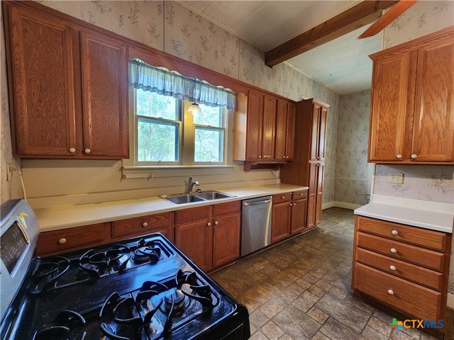 408 E Prairie Street, Cuero, TX 77954