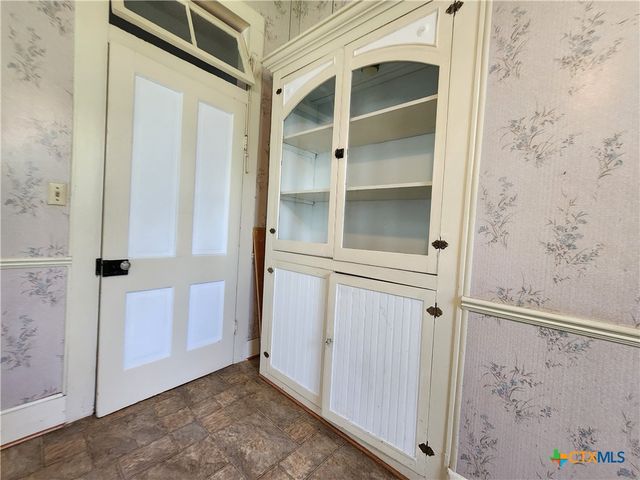 408 E Prairie Street, Cuero, TX 77954