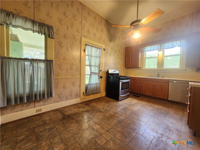 408 E Prairie Street, Cuero, TX 77954