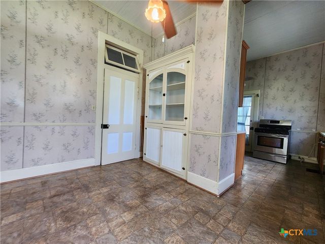 408 E Prairie Street, Cuero, TX 77954