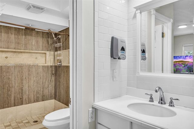 1600 NW 120th Ave, Pembroke Pines, FL 33026