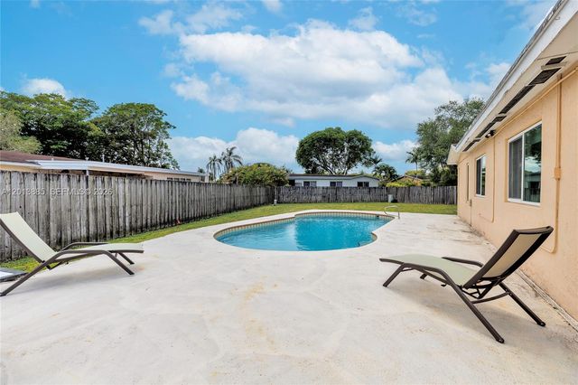 1600 NW 120th Ave, Pembroke Pines, FL 33026