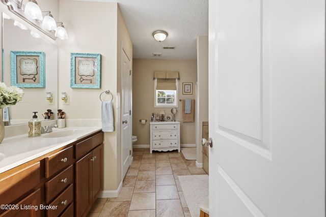 1005 Running Brook Dr, Lawrenceburg, KY 40342