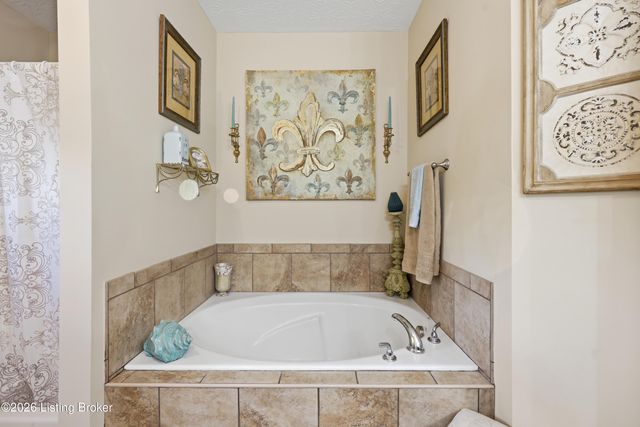 1005 Running Brook Dr, Lawrenceburg, KY 40342