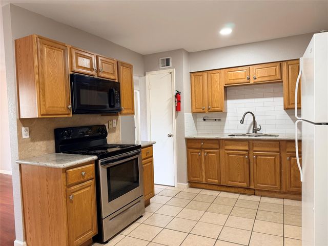 2102 5th Avenue N 3, Texas City, TX 77590