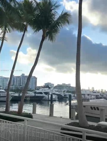 1800 Sunset Harbour Dr, Miami Beach, FL 33139