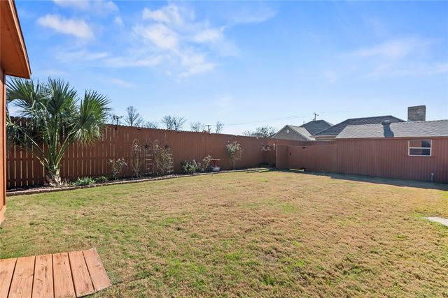 104 Blake Street, Mabank, TX 75147