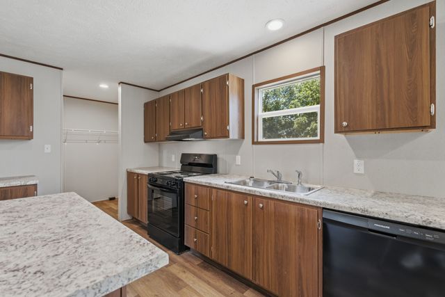 335 Meridian Dr, Smithville, TN 37166