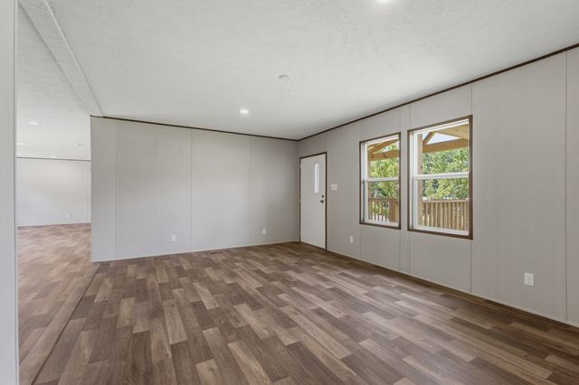 335 Meridian Dr, Smithville, TN 37166