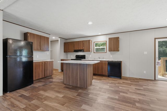 335 Meridian Dr, Smithville, TN 37166