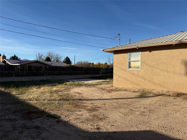 526 Camino Arbolera, Espanola, NM 87532