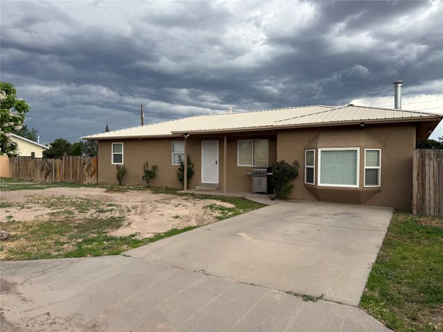 526 Camino Arbolera, Espanola, NM 87532