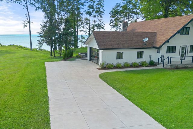 7466 N SHORE Drive, Erie, PA 16511