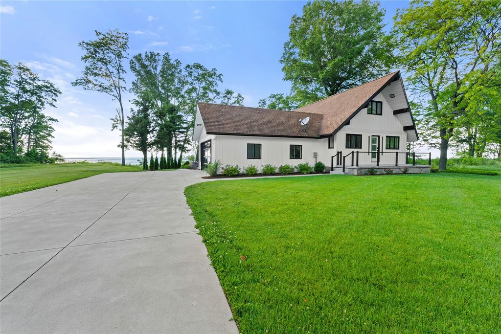 7466 N SHORE Drive, Erie, PA 16511