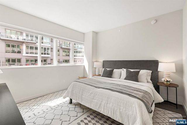 800 Ave At Port Imperial 317, Weehawken, NJ 07086