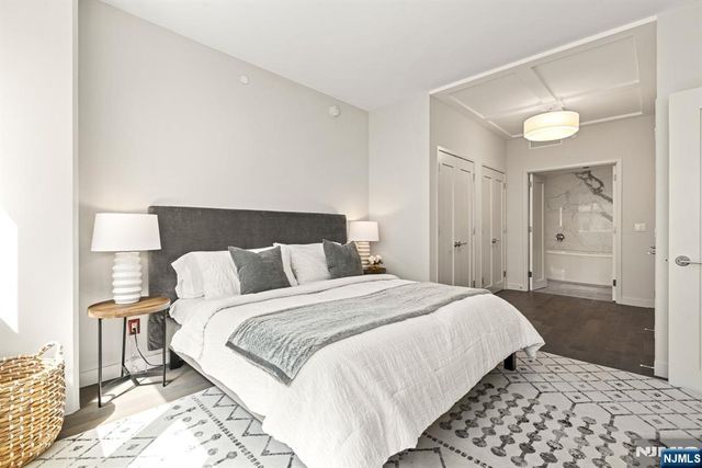 800 Ave At Port Imperial 317, Weehawken, NJ 07086