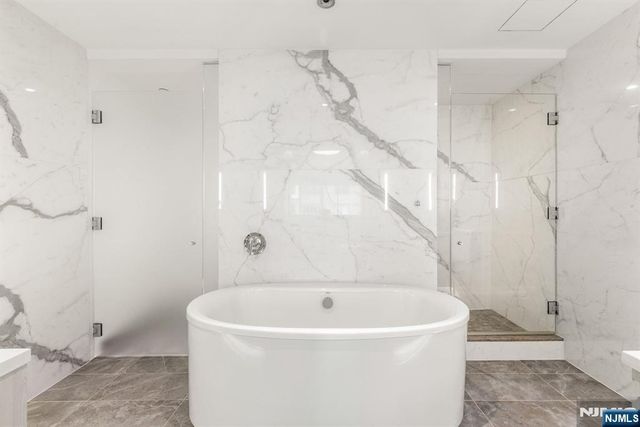 800 Ave At Port Imperial 317, Weehawken, NJ 07086