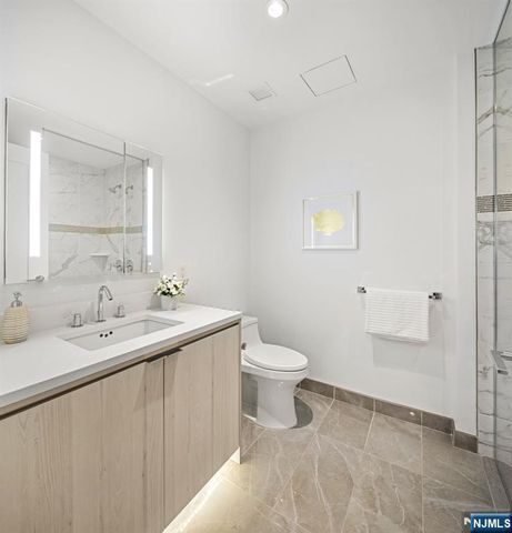 800 Ave At Port Imperial 317, Weehawken, NJ 07086