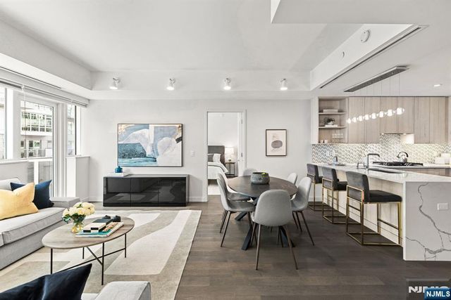 800 Ave At Port Imperial 317, Weehawken, NJ 07086