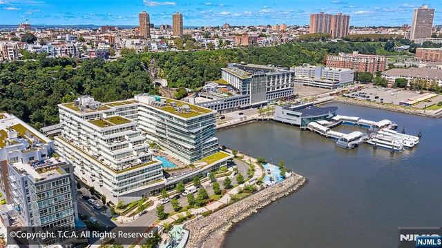 800 Ave At Port Imperial 317, Weehawken, NJ 07086