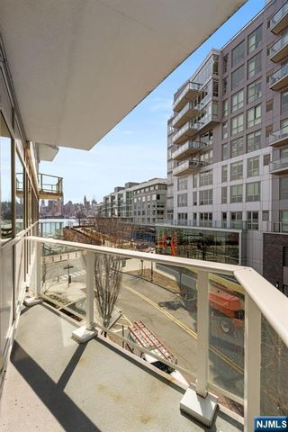 800 Ave At Port Imperial 317, Weehawken, NJ 07086