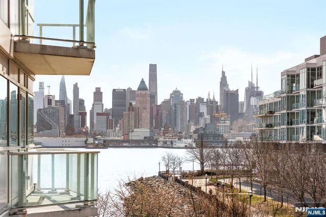 800 Ave At Port Imperial 317, Weehawken, NJ 07086