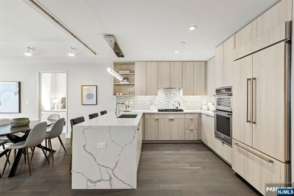 800 Ave At Port Imperial 317, Weehawken, NJ 07086