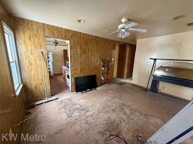 53 E Brickley Avenue, Hazel Park, MI 48030