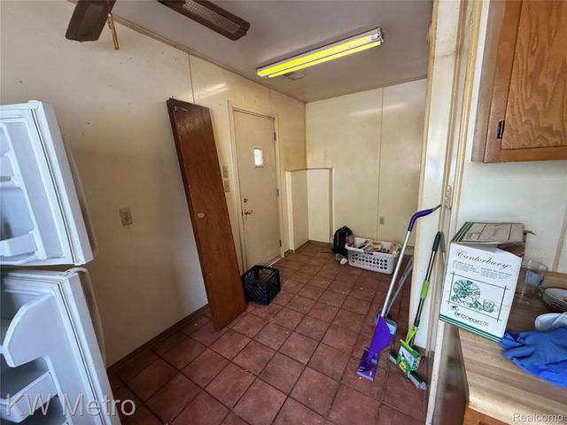 53 E Brickley Avenue, Hazel Park, MI 48030