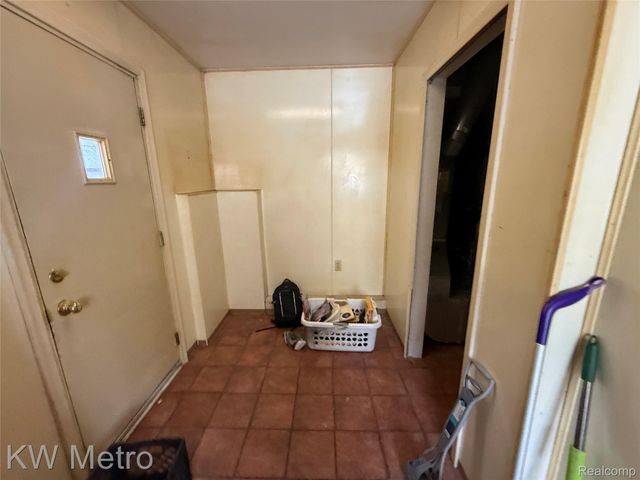 53 E Brickley Avenue, Hazel Park, MI 48030