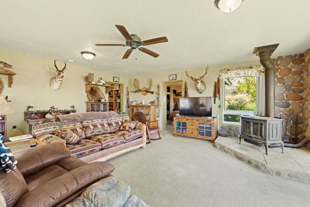 10403 Matney Way, Klamath Falls, OR 97603