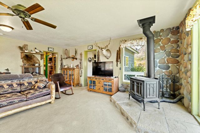 10403 Matney Way, Klamath Falls, OR 97603