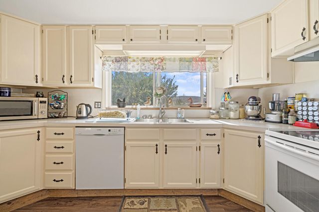 10403 Matney Way, Klamath Falls, OR 97603