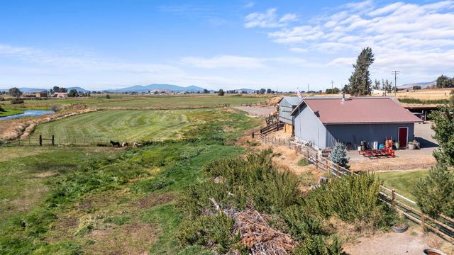 10403 Matney Way, Klamath Falls, OR 97603