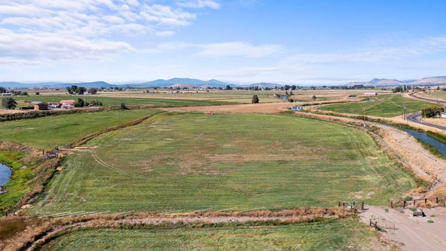 10403 Matney Way, Klamath Falls, OR 97603