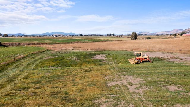 10403 Matney Way, Klamath Falls, OR 97603