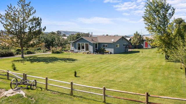 10403 Matney Way, Klamath Falls, OR 97603