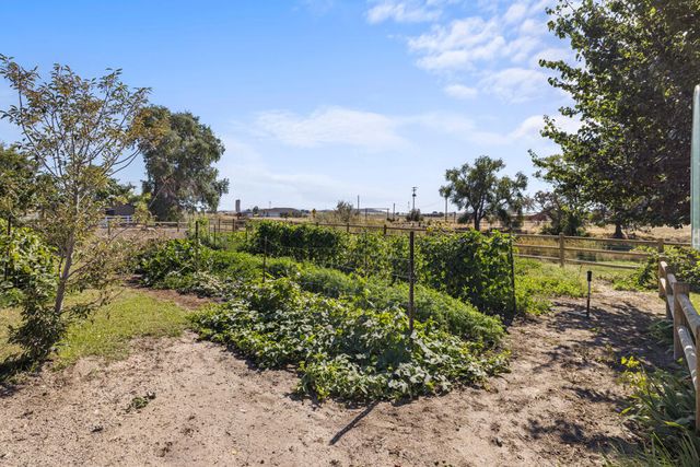 10403 Matney Way, Klamath Falls, OR 97603