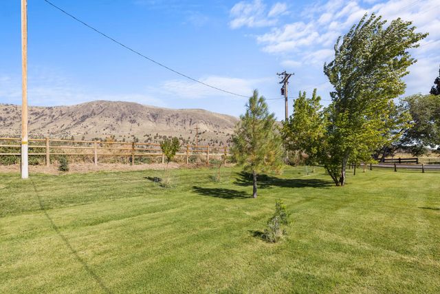10403 Matney Way, Klamath Falls, OR 97603