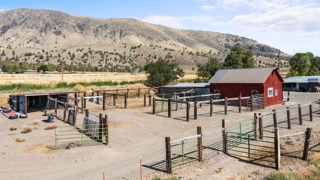 10403 Matney Way, Klamath Falls, OR 97603