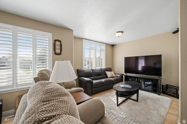 1606 W SENECA DR, Roy, UT 84067