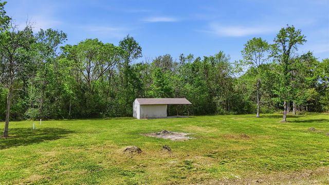 410 Jones Road, Highlands, TX 77562