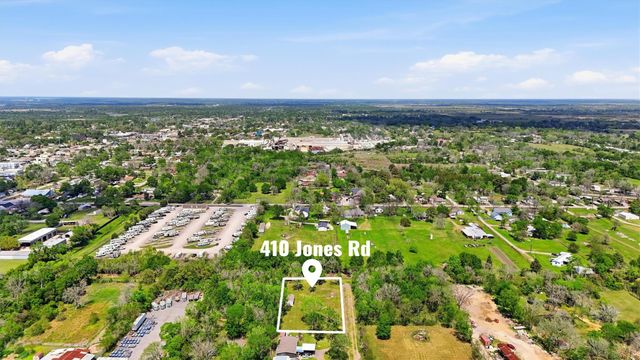 410 Jones Road, Highlands, TX 77562