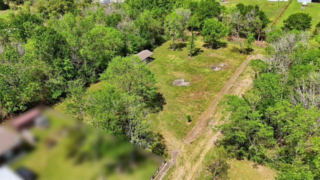 410 Jones Road, Highlands, TX 77562