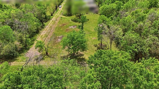410 Jones Road, Highlands, TX 77562