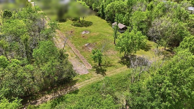 410 Jones Road, Highlands, TX 77562