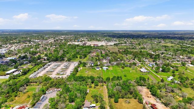 410 Jones Road, Highlands, TX 77562